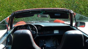 Intérieur de ma voiture nettoyé avec du Sliss cockpitspray